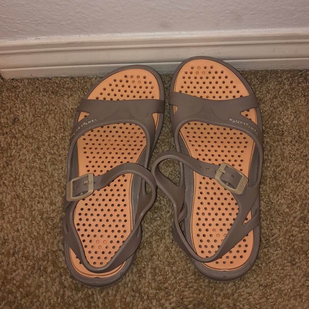 😜perfect beach shoes!!